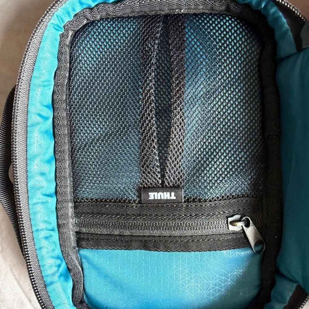 Thule Subterra PowerShuttle Electronics Organizer Travel Case NWT Black